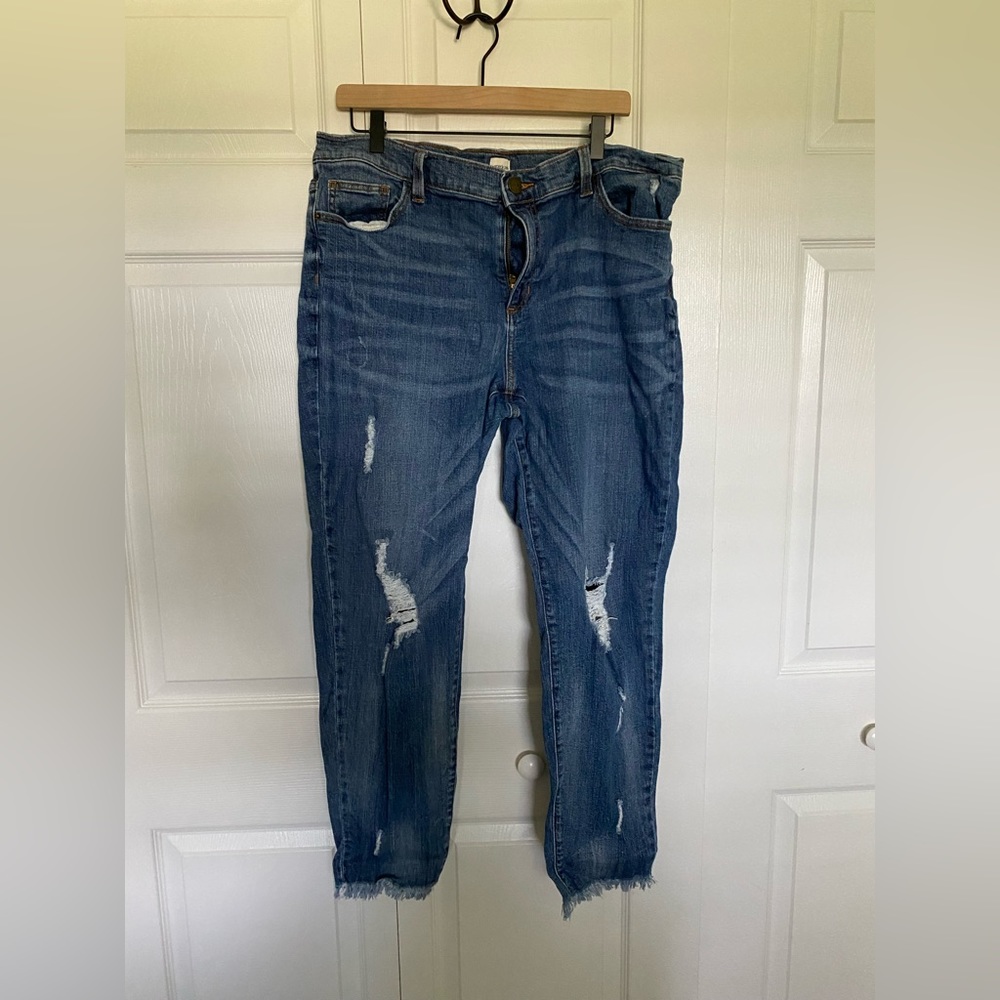 EUC! Sneak Peek Distressed Jeans with Distressed Hem Detail! 🔥